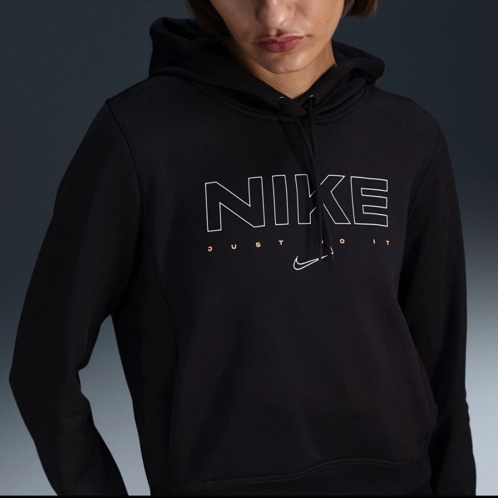 Nike women’s pullover hoodie XS black therma fit logo NWT AUTHENTIC !!